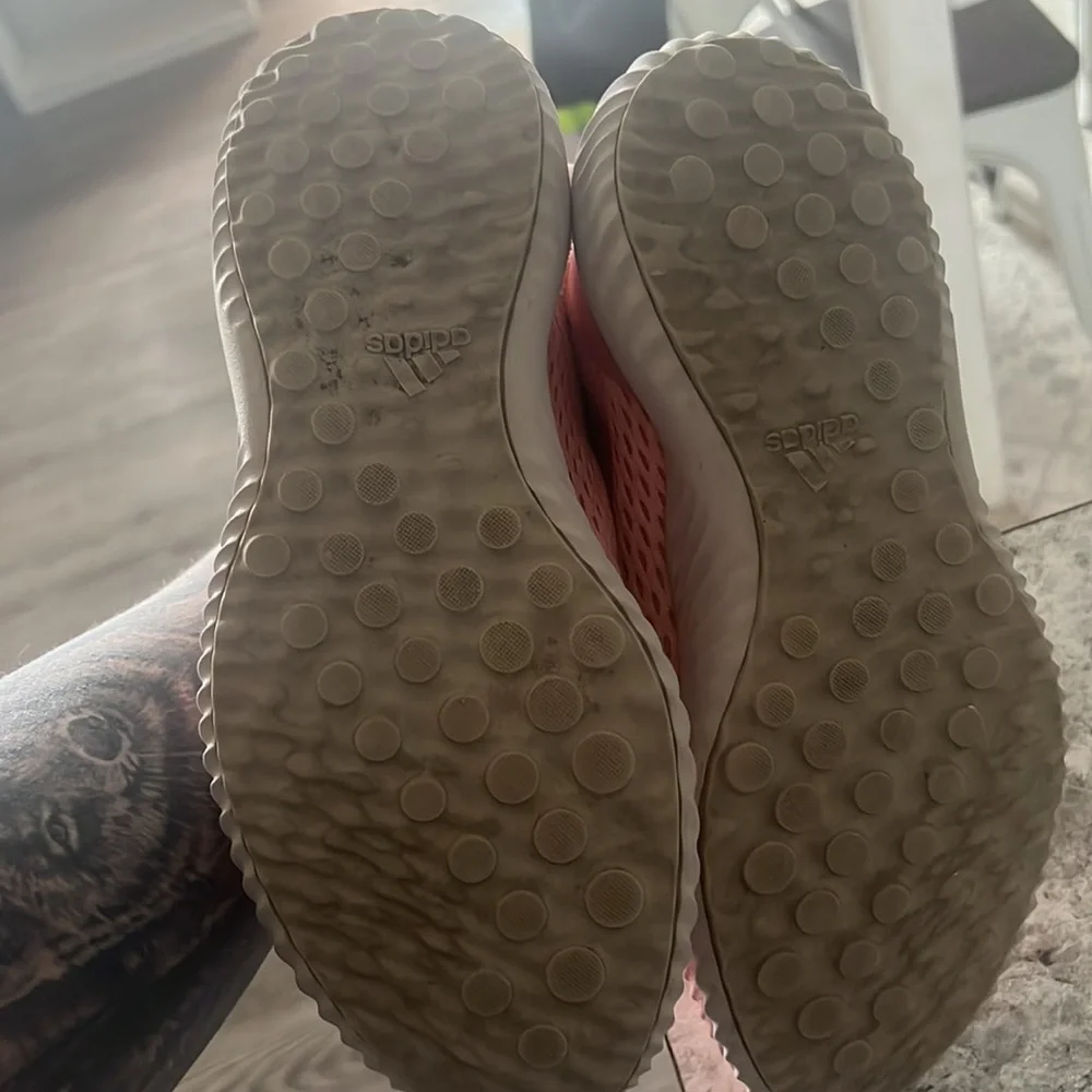 - Pink Adidas AlphaBounce running shoes - Picture 5 of 7